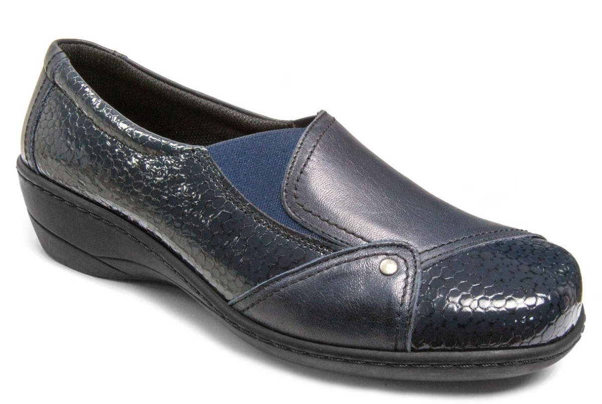 des chaussures bleues