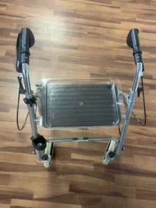 Rollator ROAD / Déambulateur au meilleur prix : 1825 pliant 4 roues avec plateau - DRIVE