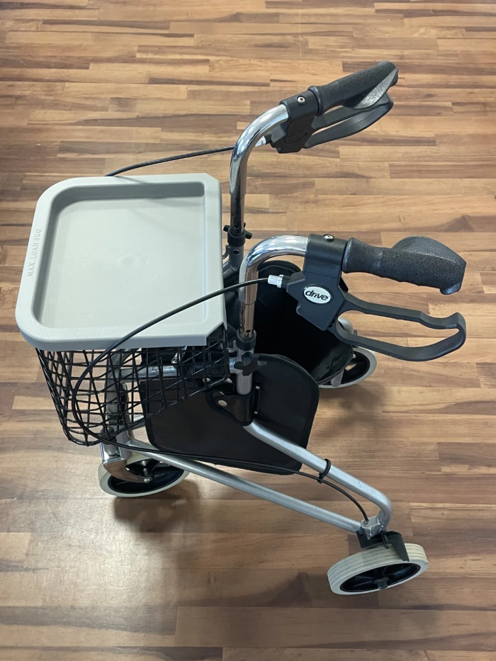 Rollator / Déambulateur au meilleur prix : Madrid pliant 3 roues avec panier et plateau - DRIVE